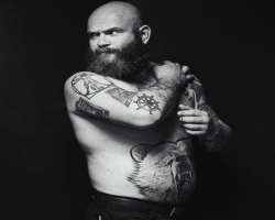 He has inked numerous tattoos on different parts of his body including New Year 2017 on his left arm, a polar bear on his tummy, and some on his shoul